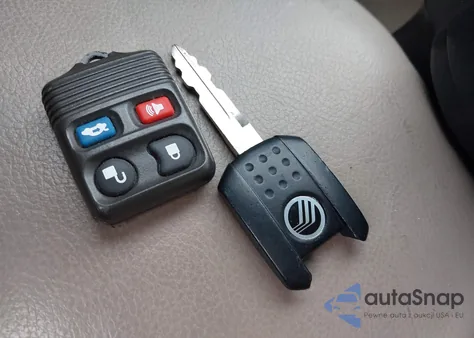 2005 Mercury Grand Marquis Ls/Lse z USA, uszkodzony, nr VIN 2MEHM75W05X629701